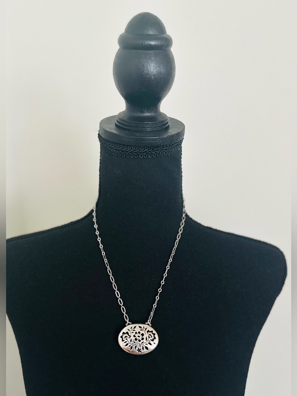 Brighton ♥️ Filagree Cutout Flower Pendant Necklace- Retired